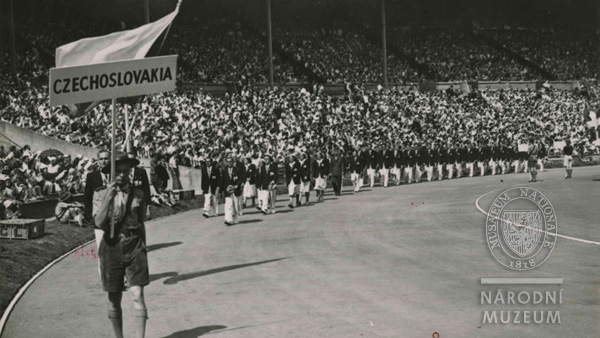 nástup československé výpravy na stadionu ve Wembley