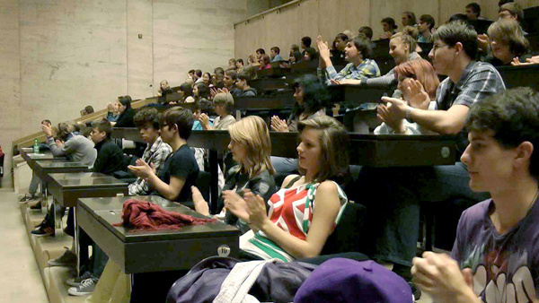 Žáci debatují s tvůrci filmu Ve stínu foto: žáci debatují s tvůrci filmu Ve stínu