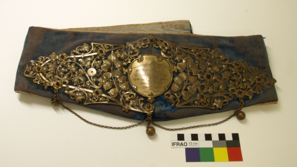 Zápasnický pás před restaurováním (foto: Martin Fořt) foto: zápasnický pás před restaurováním