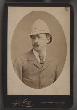 foto: portrét Emila Holuba