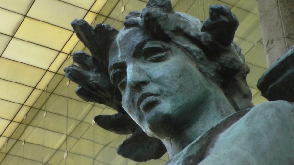 Hlava ženy v sousoší Nový věk Hlava ženy v sousoší Nový věk