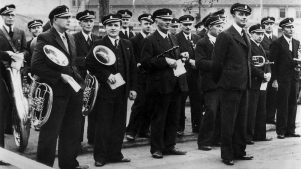 Z archivu Vejvodovy rodiny - v popředí mladý Jaromír Vejvoda