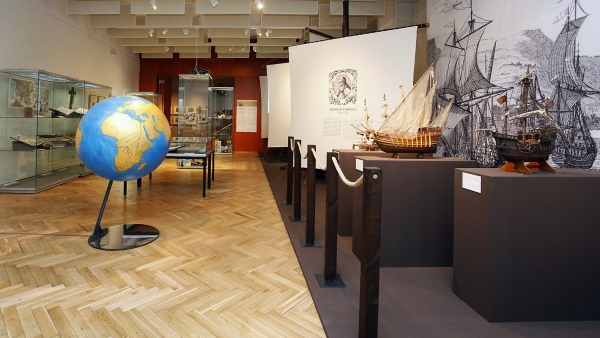 Interaktivní globus ve výstavě Čas zámořských objevů v Náprstkově muzeu asijských, afrických a amerických kultur Interaktivní globus ve výstavě Čas zámořských objevů v Náprstkově muzeu asijských, afrických a amerických kultur