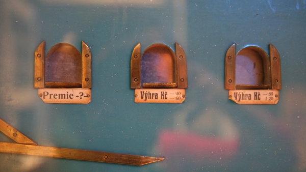 Detail výherního automatu Mars ve výstavě Peníze