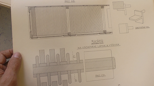 Návrh vitríny, která měla uchovávat látky a výšivky (zdroj: Národní muzeum) Návrh vitríny, která měla uchovávat látky a výšivky (zdroj: Národní muzeum)