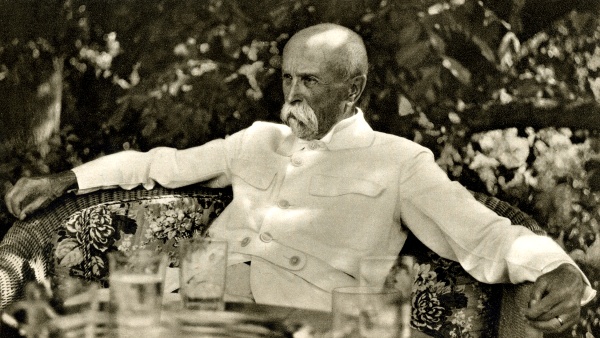 T. G. Masaryk při rozhovoru s Karlem Čapkem, 1. polovina 30. let 20. století