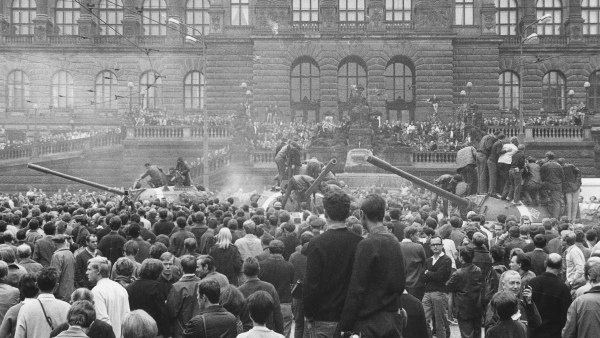 Národní muzeum dne 21. 8. 1968 těsně před střelbou. Foto: Musilová