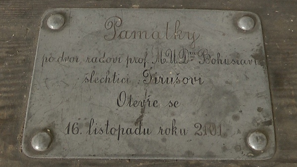 Jirušovy bedny bude možné otevřít až v roce 2101 přesně v den dvousetletého výročí Jirušova úmrtí (zdroj: Národní muzeum)