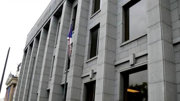 Na obklad průčelí původní budovy Pražské burzy peněžní a zbožní a na okolní dlažby je použita hlinecká žula, která je opracována různými kamenickými metodami (štokovaná, tryskaná, leštěná). Z této žuly jsou obkladové desky fasády, obklady hlavních pilířů, ostění hlavního a postranního vstupu, římsy a meziokenní pilíře. (zdroj: Národní muzeum) Na obklad průčelí původní budovy Pražské burzy peněžní a zbožní a na okolní dlažby je použita hlinecká žula, která je opracována různými kamenickými metodami (štokovaná, tryskaná, leštěná). Z této žuly jsou obkladové desky fasády, obklady hlavních pilířů, ostění hlavního a postranního vstupu, římsy a meziokenní pilíře. (zdroj: Národní muzeum)