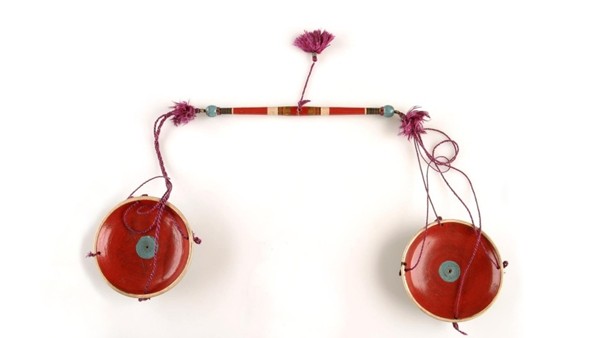 Hračka - váhy, 19. století (zdroj: Národní muzeum) Hračka - váhy, 19. století (zdroj: Národní muzeum)