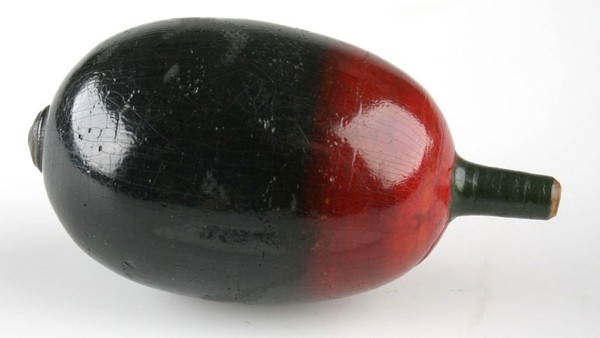 Hračka - vlček, 19. století (zdroj: Národní muzeum) Hračka - vlček, 19. století (zdroj: Národní muzeum)