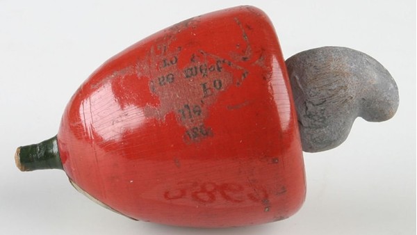 Hračka - vlček, 19. století (zdroj: Národní muzeum) Hračka - vlček, 19. století (zdroj: Národní muzeum)