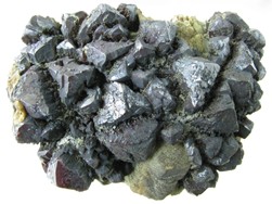 Jeden z jáchymovských proustitů ze sbírek Národního muzea, také u něj se se místo nálezu shoduje s předchozími (foto: D. Velebil). Jeden z jáchymovských proustitů ze sbírek Národního muzea, také u něj se se místo nálezu shoduje s předchozími (foto: D. Velebil).