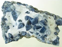 Benitoit z Diablo Range, California, USA, o rozměrech 8 × 5 cm získalo Národní muzeum od F. W. Cassirera v roce 1974 (zdroj: Národní muzeum) Benitoit z Diablo Range, California, USA, o rozměrech 8 × 5 cm získalo Národní muzeum od F. W. Cassirera v roce 1974 (zdroj: Národní muzeum)