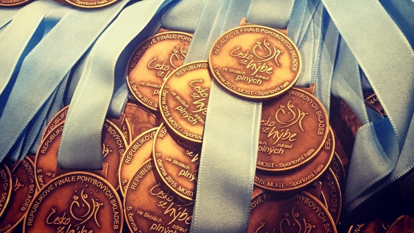 Součástí sbírky jsou vždy i medaile z každých závodů pořádaných Českým svazem aerobiku. Zdroj: Národní muzeum Fotografie. Součástí sbírky jsou vždy i medaile z každých závodů pořádaných Českým svazem aerobiku. Zdroj: Národní muzeum