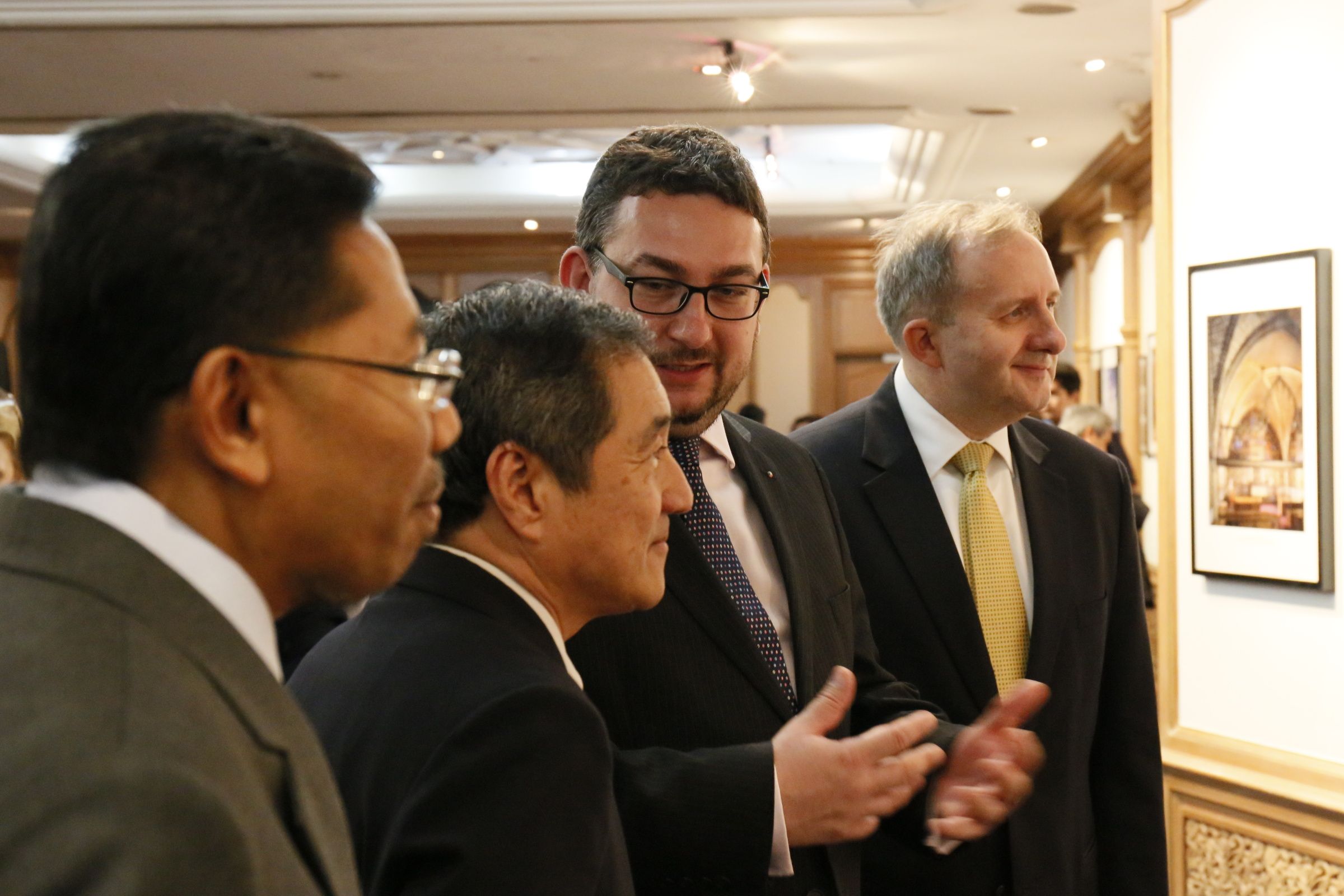 Výstavu zahájili přední zástupci Ministerstva turismu a kultury Malajsie, představitelé kulturního života a diplomaté. fotografie