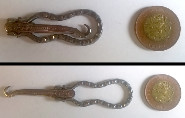 Fotografie "tajemného" předmětu fotografie předmětu - hácek na zapínání knoflíků