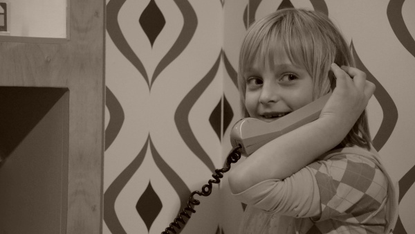 Děti první třídy Základní školy sv. Voršily testovaly hernu ve výstavě Retro. Zdroj: Národní muzeum Fotografie. Děti první třídy Základní školy sv. Voršily testovaly hernu ve výstavě Retro. Zdroj: Národní muzeum