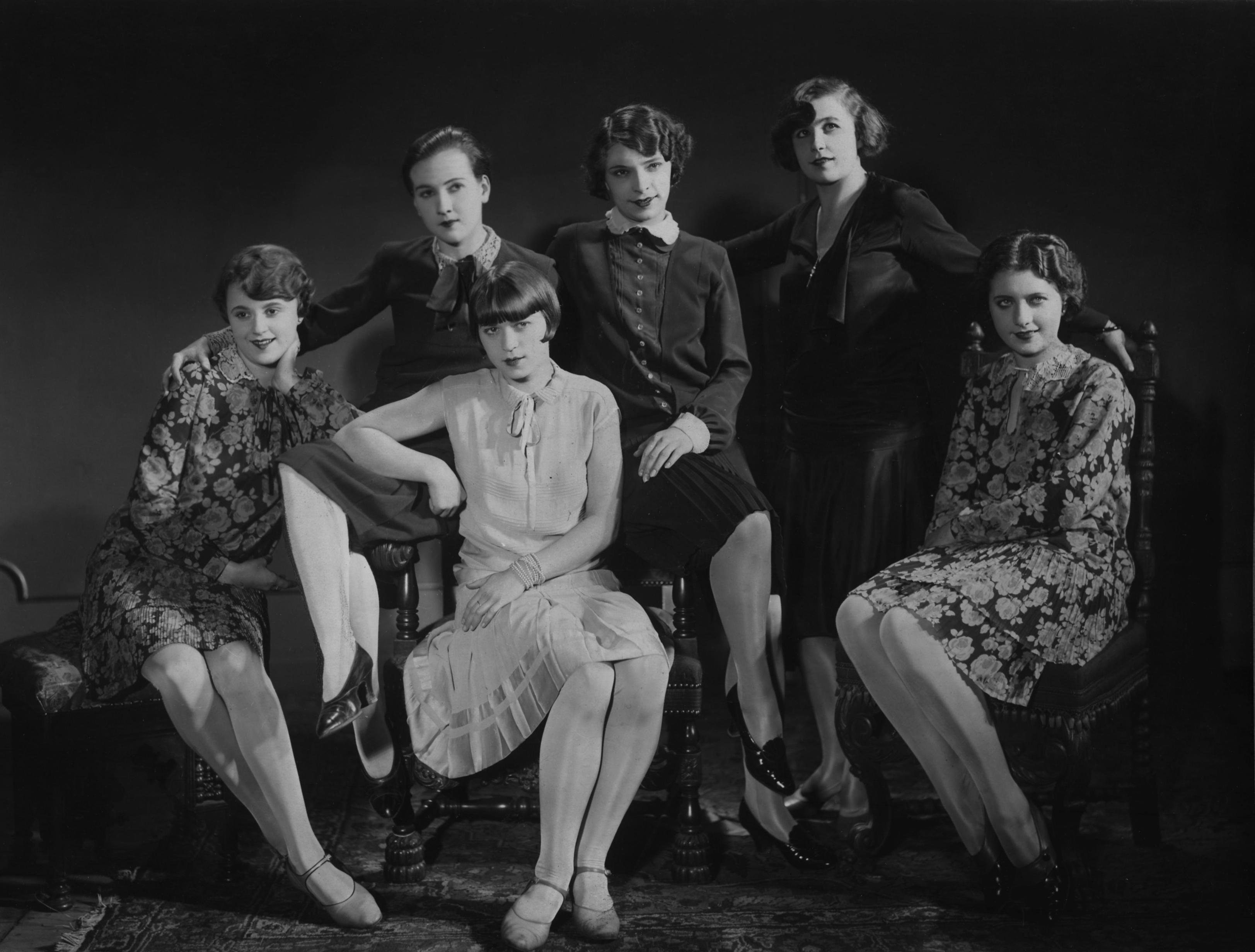 Tanečnice pražského kabaretu Lucerna. Zdroj: Národní muzeum Fotografie. Tanečnice kabaretu Lucerna Zdroj: Národní muzeum