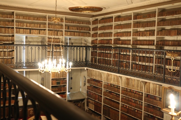 Fotografie. Pohled do Nostické knihovny. Zdroj: Národní muzeum