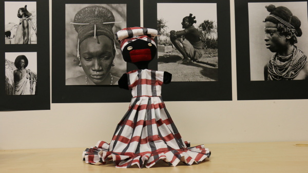 Po Africe provedou děti maňásci