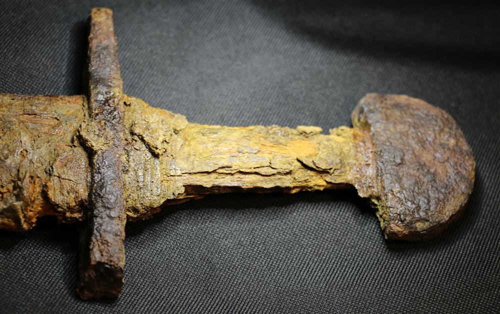 Jílec nalezeného meče. Zdroj: Národní muzeum