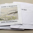 Lepená maketa knihy Dany Puchnarové Naděje v proměnění. Vydal Lynx v roce 2011. Výtvarnice Dana Puchnarová je autorkou básní, ilustrací i grafické úpravy knihy